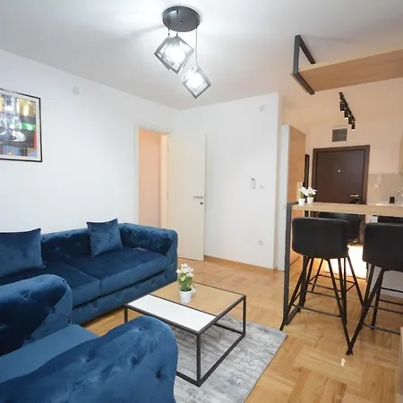 Apartamento Cvetkovic Lux аpartmani & Free Garaza *